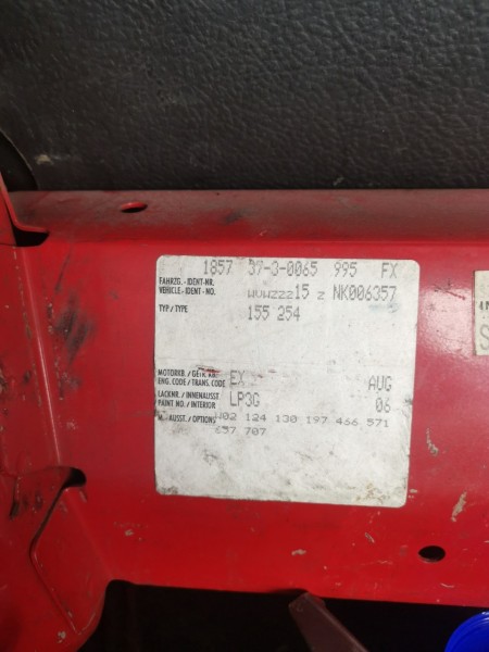 IMG_20190908_132108_011.jpg (186.25 Kio) Vu 15624 fois bonjour a toute et tous après avoir eu une sportline noire durant 20 ans et roulé 500000 mile kilometres avec , voici l étiquette du coffre de ma rouge. ' j avais tellement regretté de l avoir vendu que me revoici a nouveau propriétaire d une rouge:)