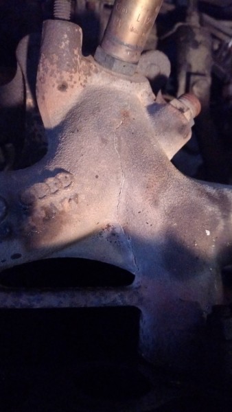 IMG_20210820_202701_9.jpg (167.62 Kio) Vu 3806 fois Pas une surprise en soit, je le savais a l'achat, collecteur fendu, je compte y mettre un 4 en 1 inox, je suis ouvert à vos conseils