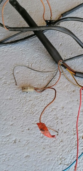 Tous ces fils coupés???