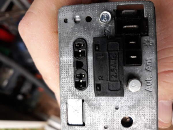 20191106_110538.jpg (208.07 Kio) Vu 2392 fois Autoradio origine blaupunkt