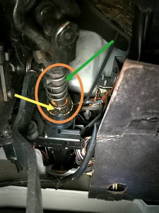 ressort.jpg (83.54 Kio) Vu 12069 fois le ressort qui se balade (fleche verte) et la bague qui sort du guide colonne (fleche jaune)